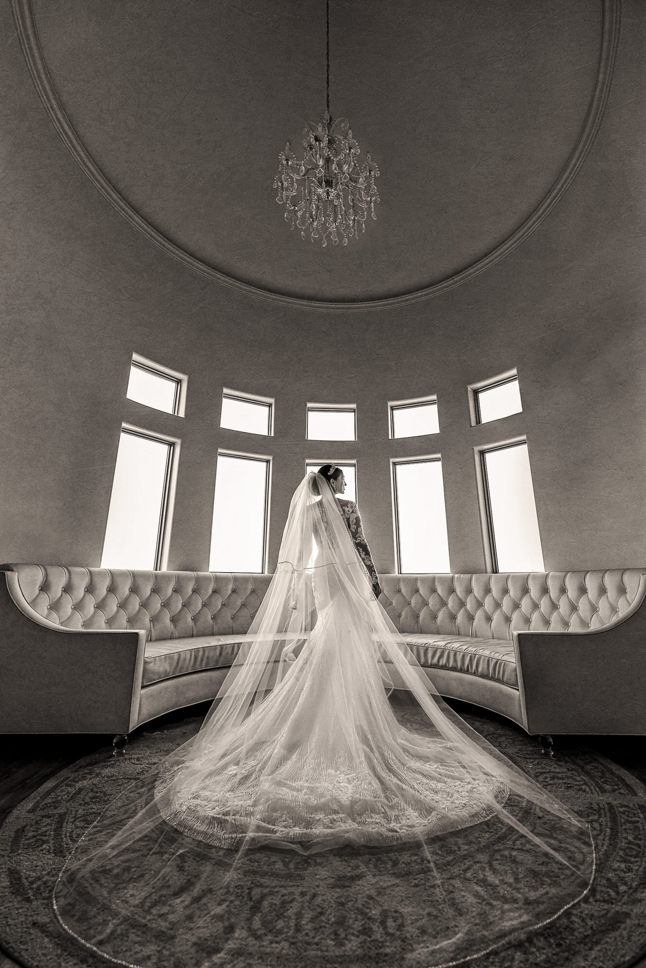 dramatic bridal portrait at the knotting hill place bridal suite by Scott Aleman Photography in Dallas